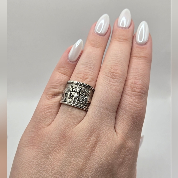 Intricately Carved Sterling Silver Horse Motif Cigar Band Ring - Picture 7 of 7